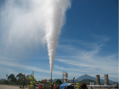 Pertamina anuncia planes para 8 proyectos geotérmicos que suman un total de 900 MW