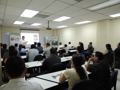 Becarios ecuatorianos se gradúan en Geotermia en El Salvador